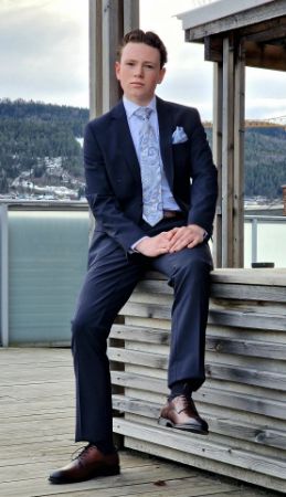 Lin dress til herre elegante og komfortable dresser i lin Lin dress til herre elegante og komfortable dresser i lin