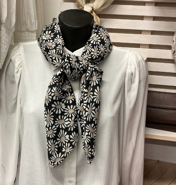 Bilde av LITE SKJERF MED BLOMSTER