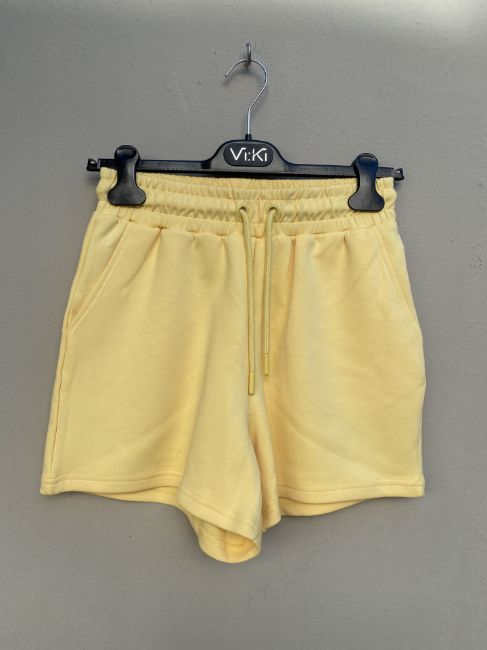 Bilde av ONLJOY COLLEGESHORTS - GUL