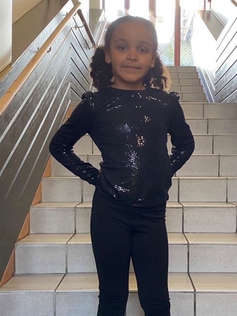 Bilde av KONJANE GLITTER TOPP - SVART
