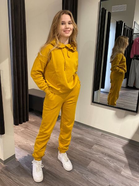 Bilde av VMVALENTINA TOPP MED RYNKER - SVART - PS-18JUN26